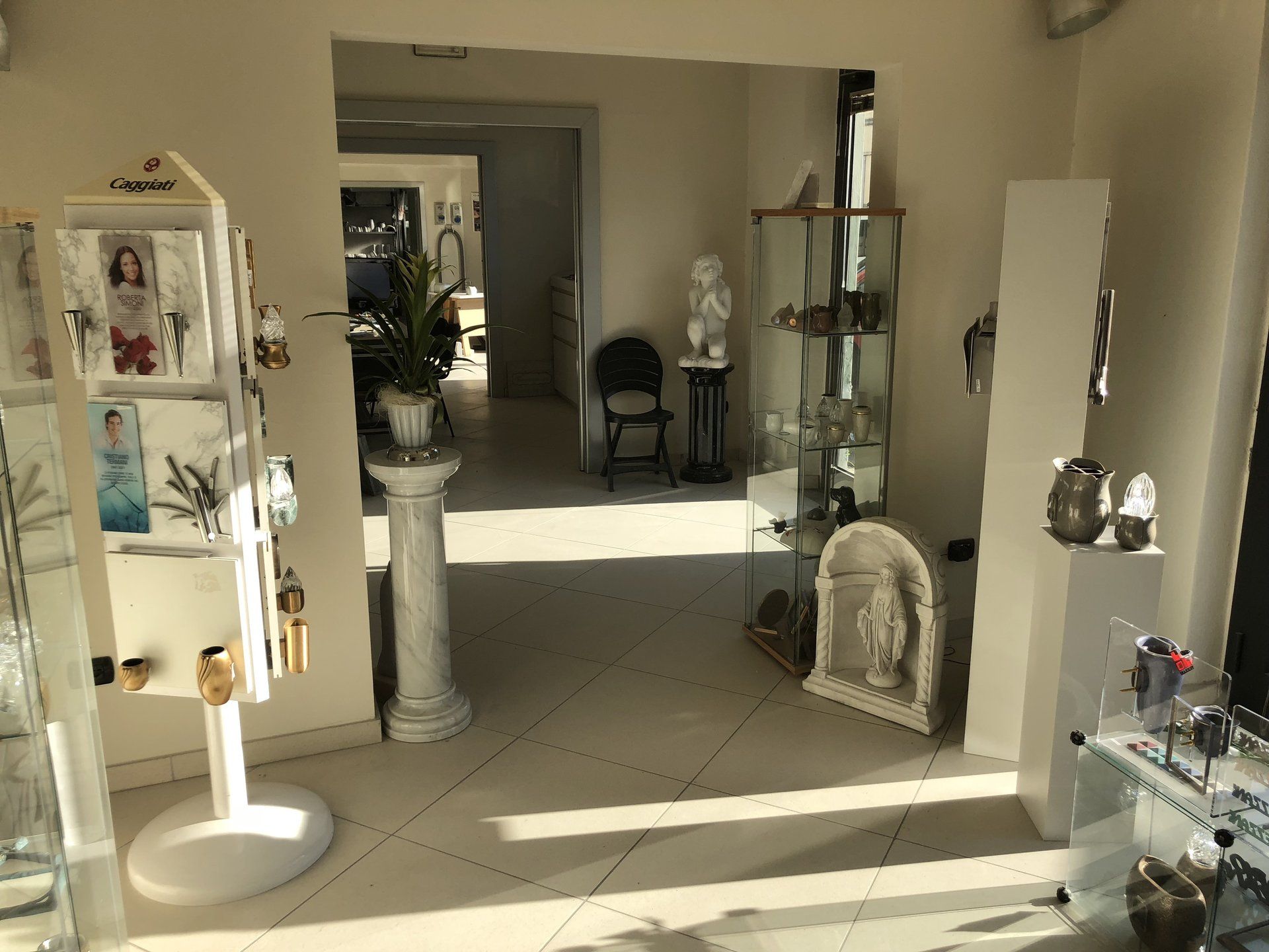 interno negozio di arte sacra