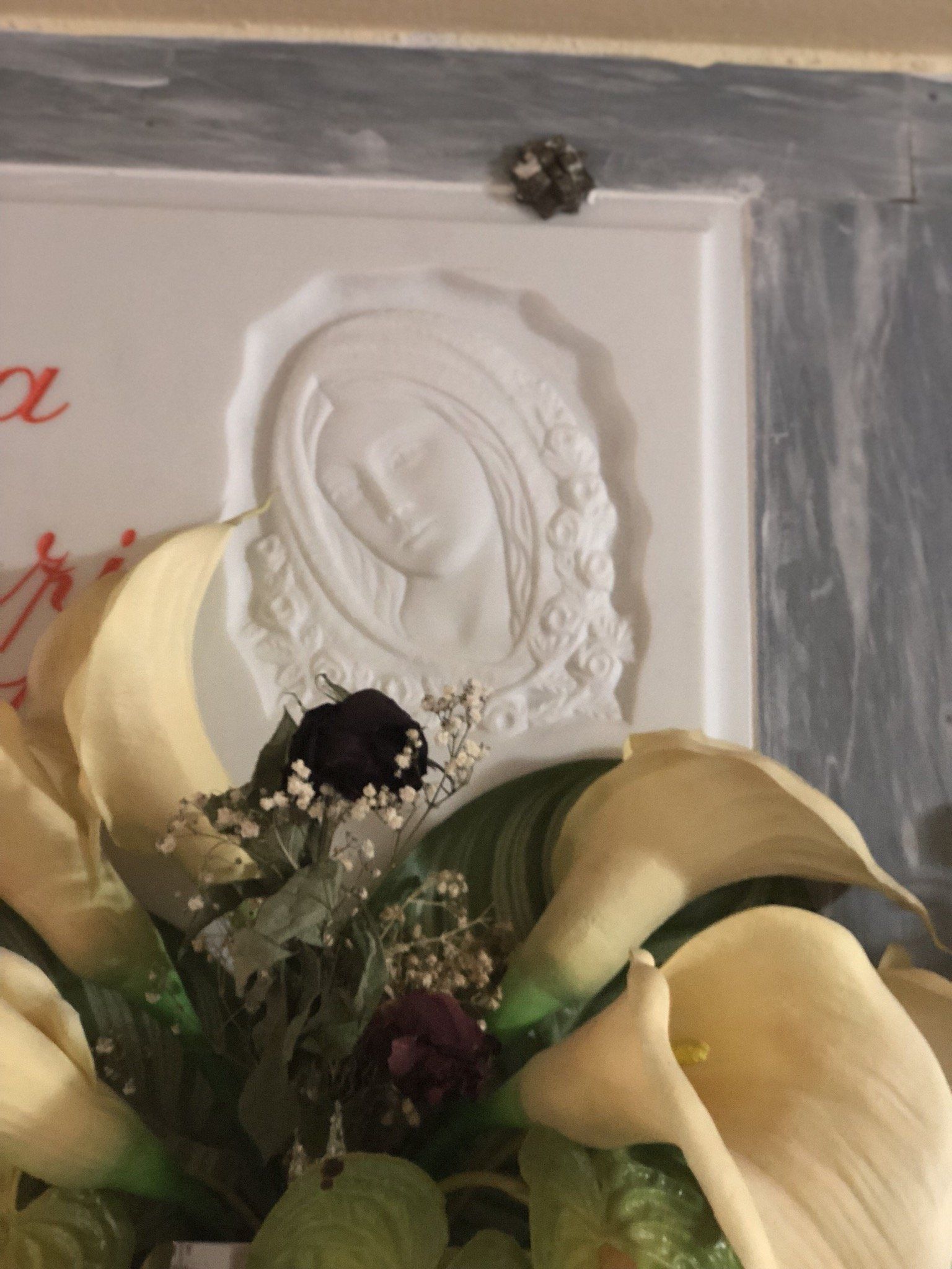 madonna scolpita su ossario