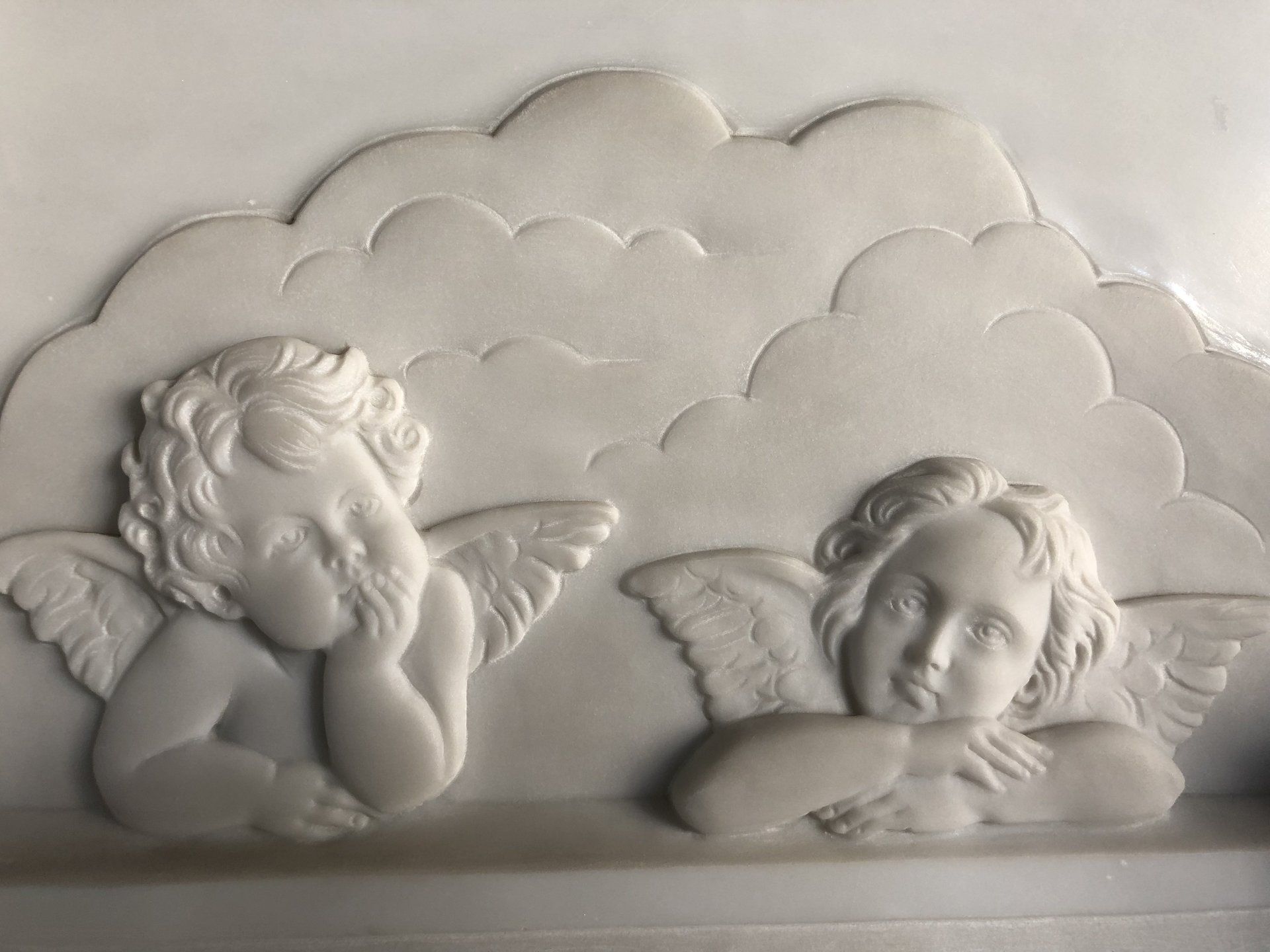 cherubini su una lapide