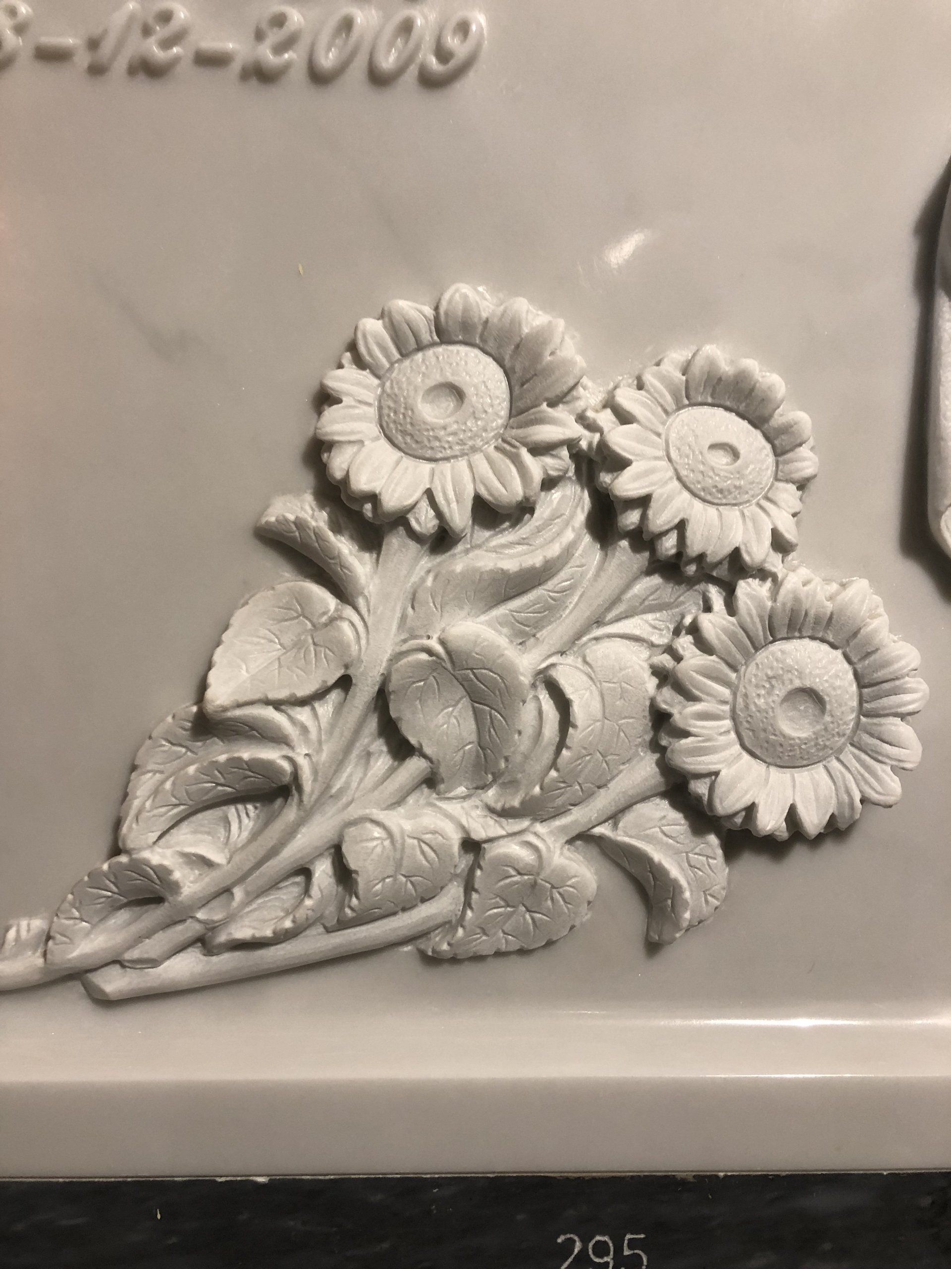 decorazione di una lapide