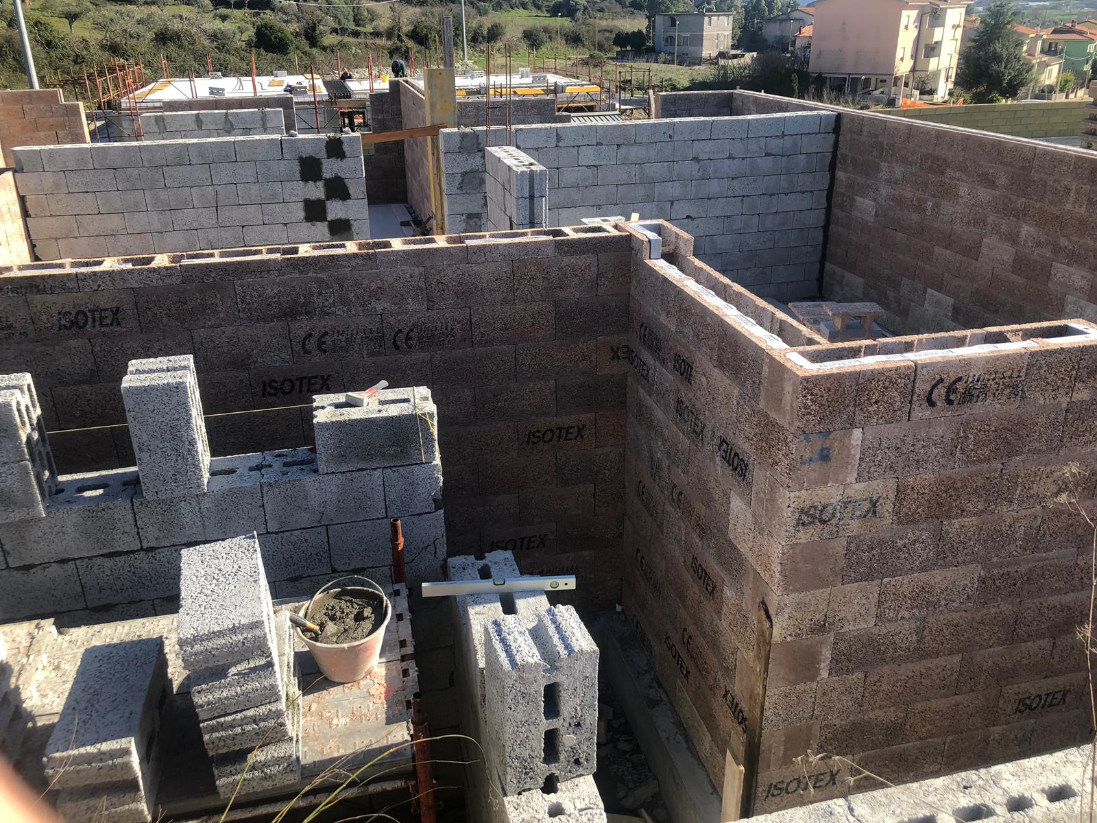 Doppi muri per l'isolamento