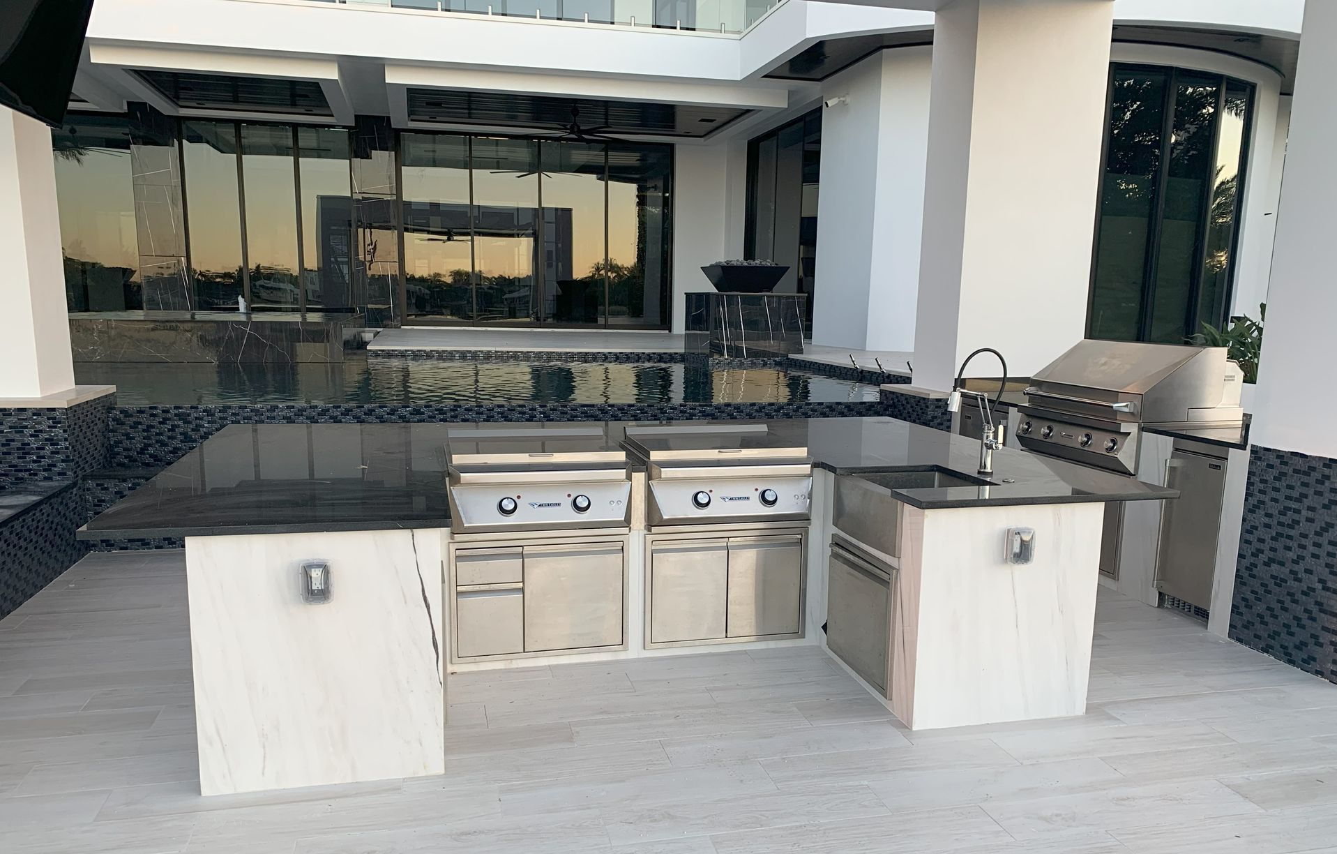 Outdoor Kitchen Twin Eagles Grill and Twin Eagles Griddles