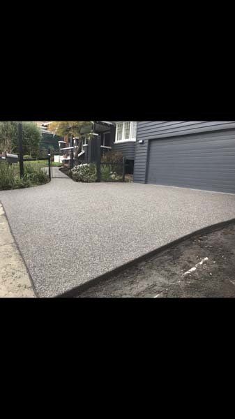 residential concrete driveway