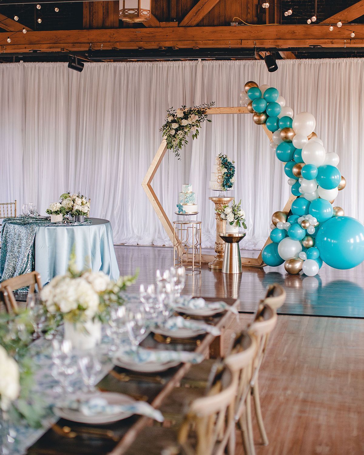 gold arch with blue balloons