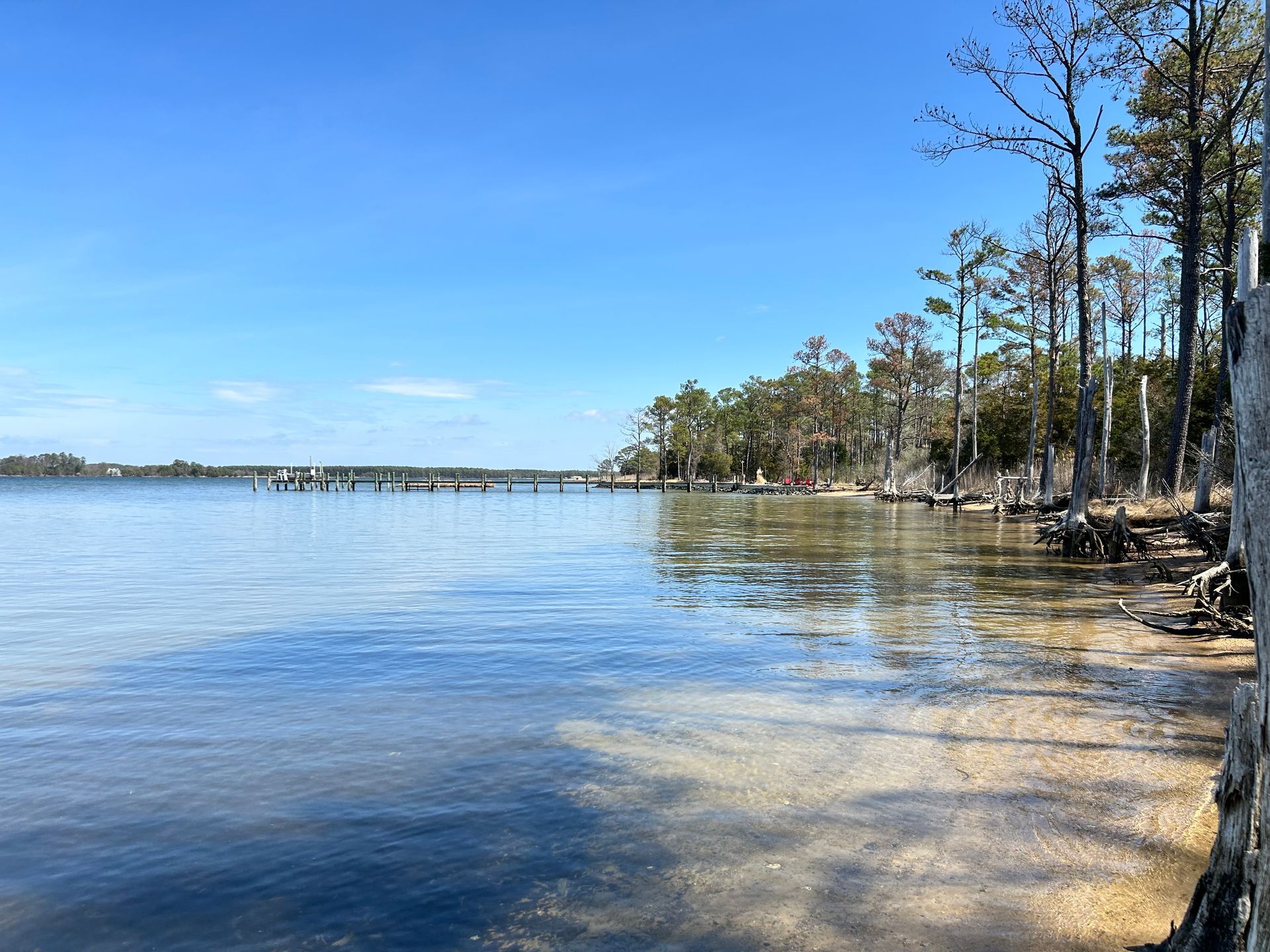 A dining room with a round table and chairs.