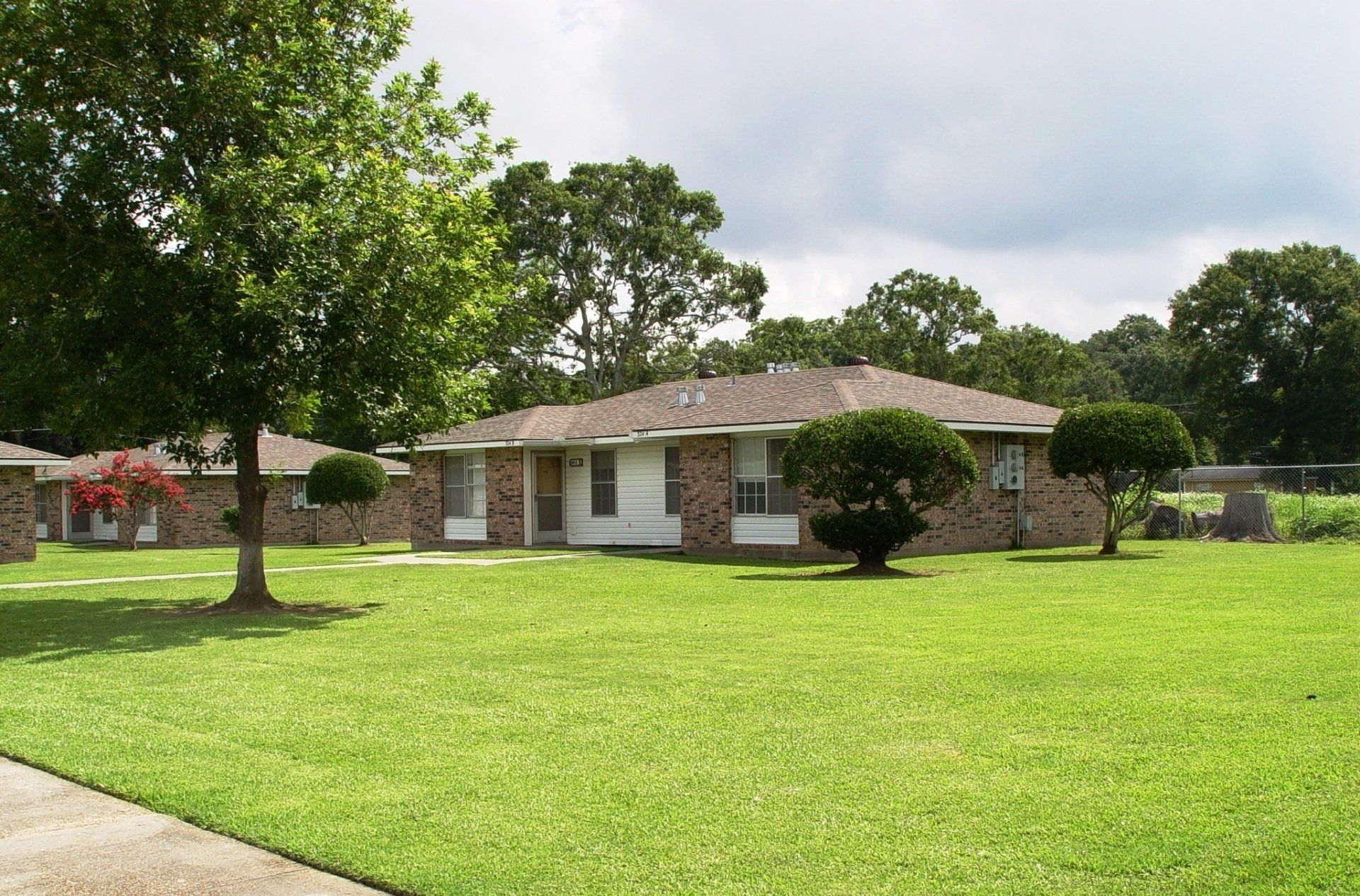 Section 8 Housing — House with Wide Field in Jennings, LA