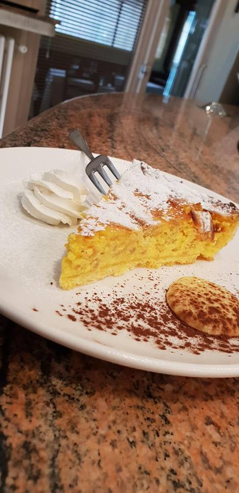 fetta di pastiera napoletana