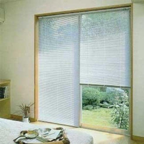 Tenda veneziana bianca per interni