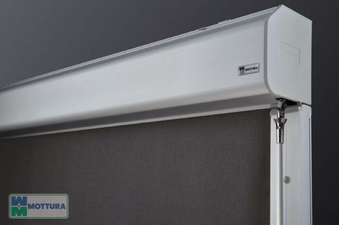 Rullo automatico di una tenda