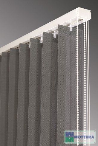 Tende verticali con corda