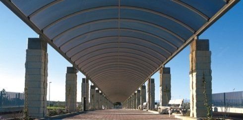 vista frontale di una tenda a tunnel