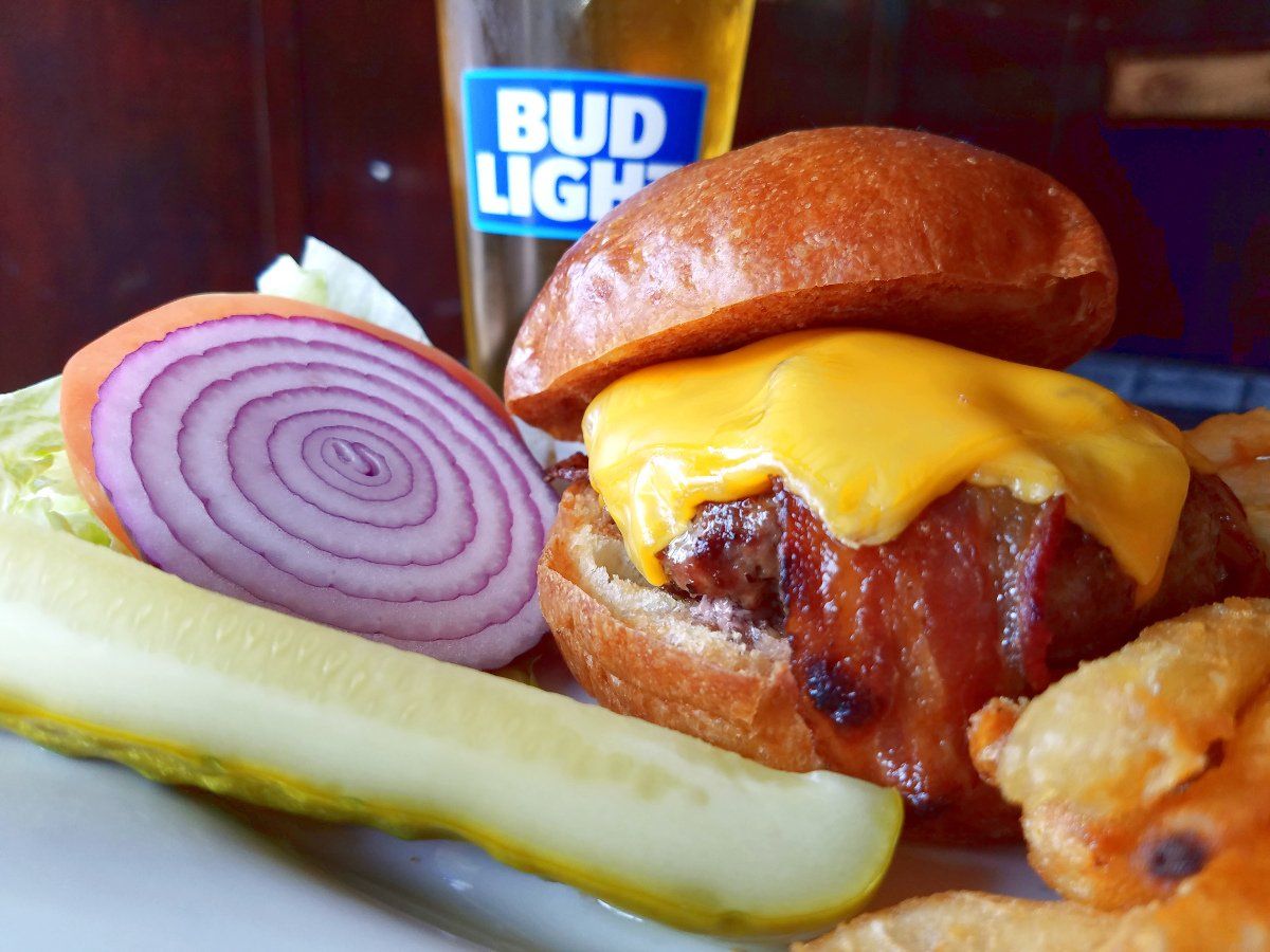 photo of cheeseburger and pint of bud light beer