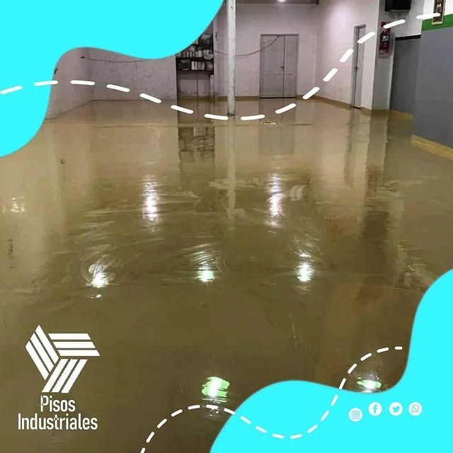 Piso industrial brillante en un entorno tipo almacén.
