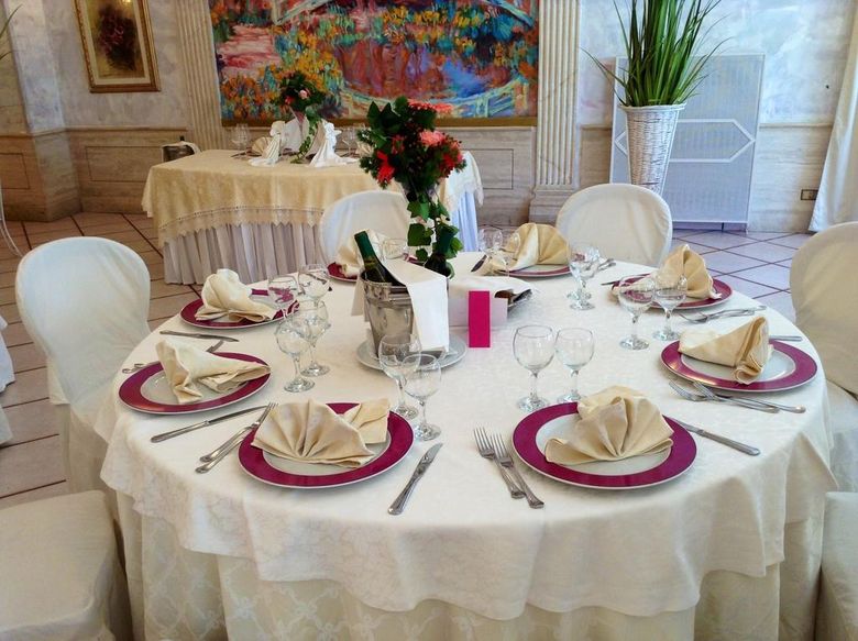 Tavolo elegante per cerimonia