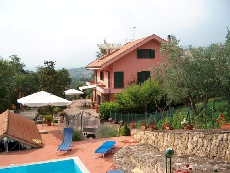 Casa di riposo con piscina