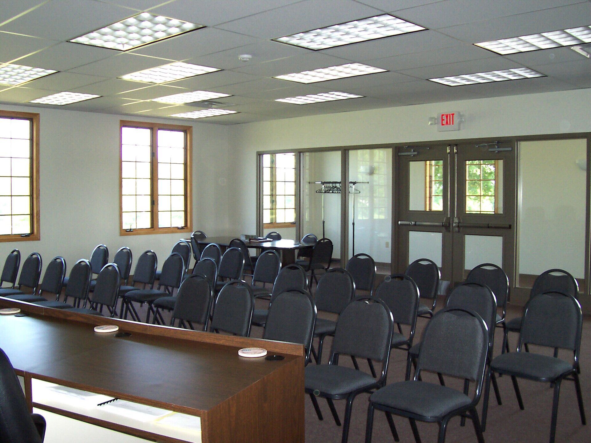 A splash pad with water features, a blue surface, and a green frog-shaped fountain under a sunny sky.