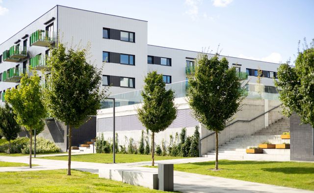 Business Marketing in the Modern Commercial Landscape