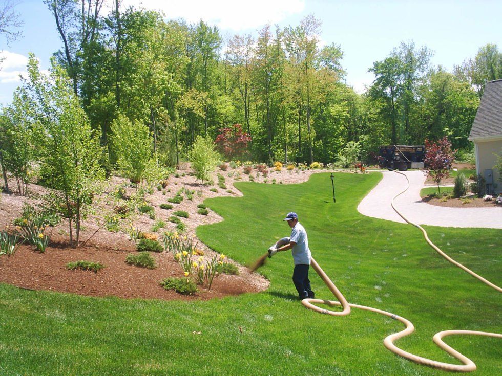 THE BENEFITS OF MULCH BLOWING YOUR FLOWER BEDS