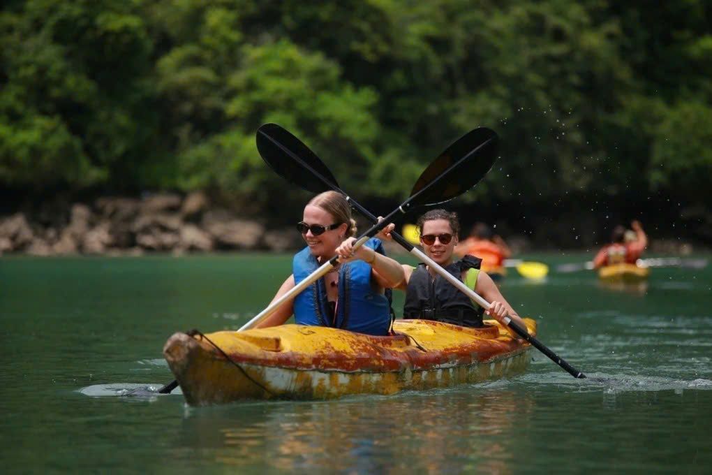 Kayaking in Lan Ha bay