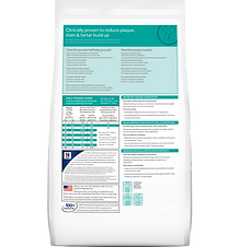 Le dos d'un sac de nourriture pour chien avec beaucoup d'informations dessus.