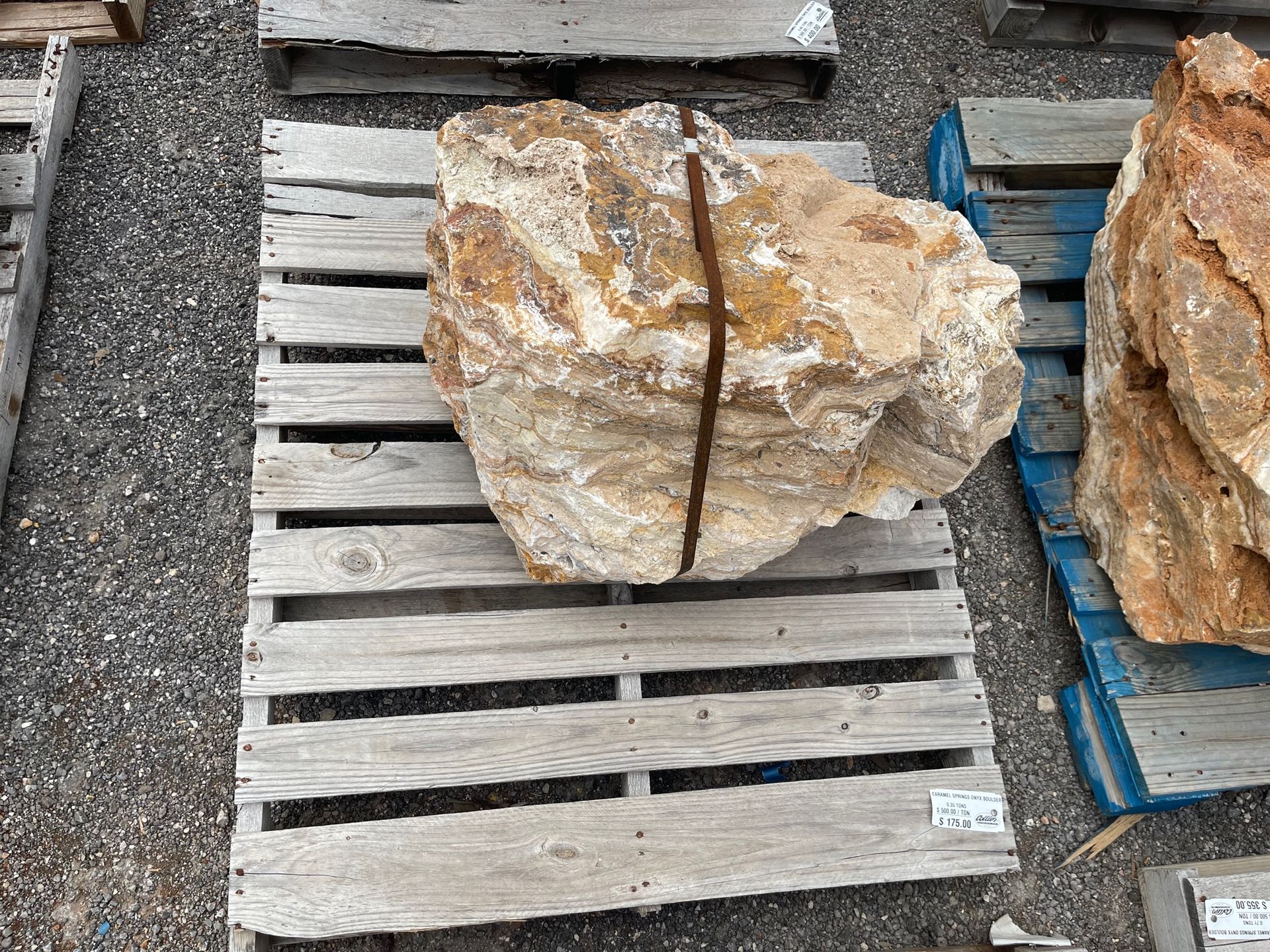 A large rock is sitting on top of a wooden pallet.