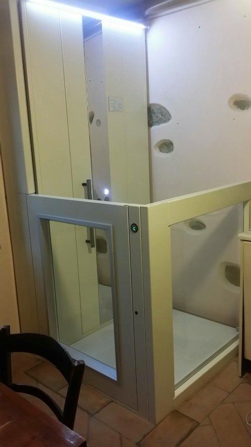 modello di ascensore 28