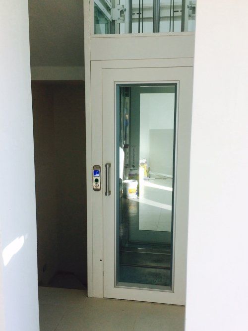 modello di ascensore 24