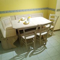 tavolo in legno su misura con sedie