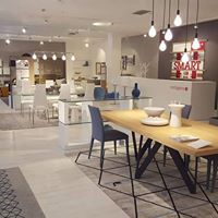 tavolo in legno dal design minimal