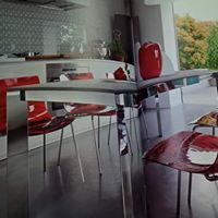 tavolo legno con bordo in acciaio