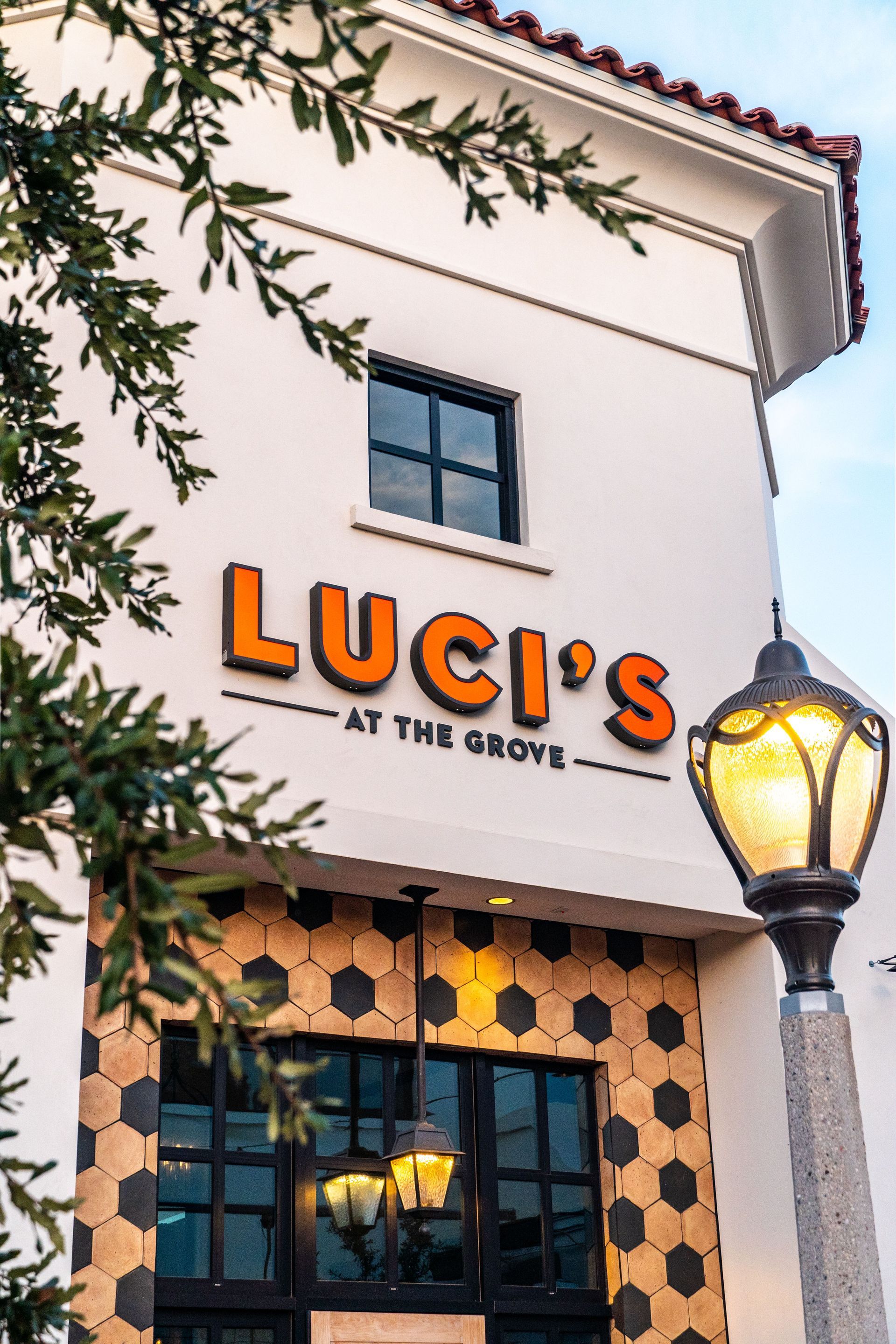 A building with a sign that says luci 's on it