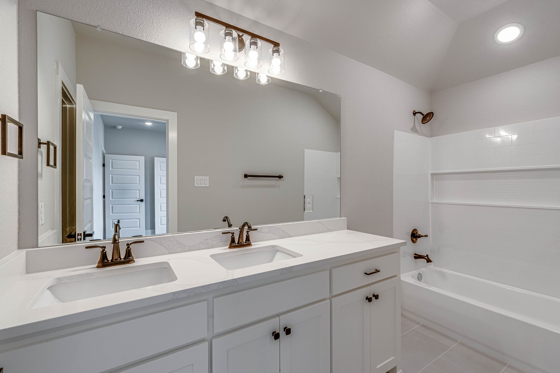 Zebra Plaza Townhomes Bathroom