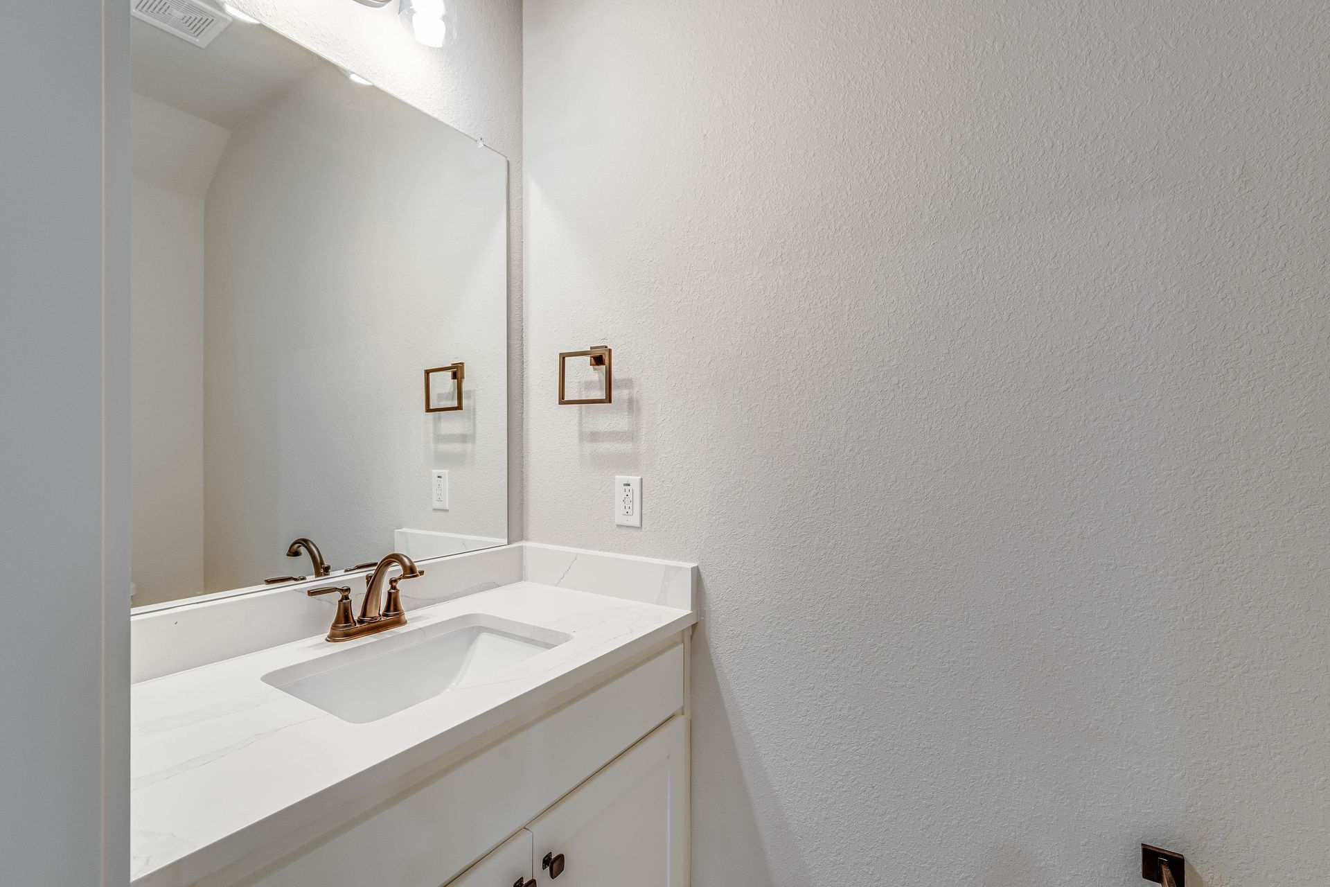 Zebra Plaza Townhomes Bathroom