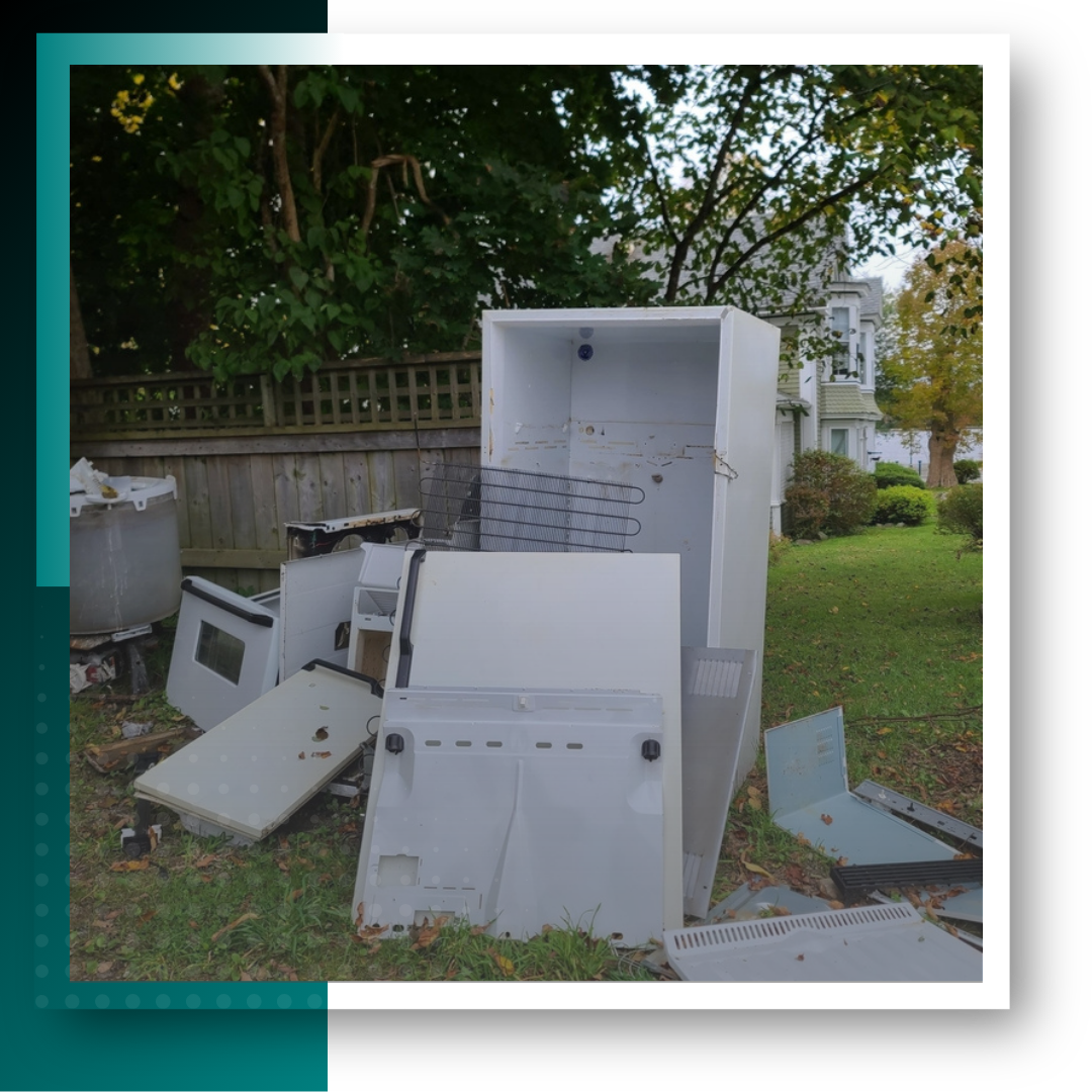 A pile of junk appliance