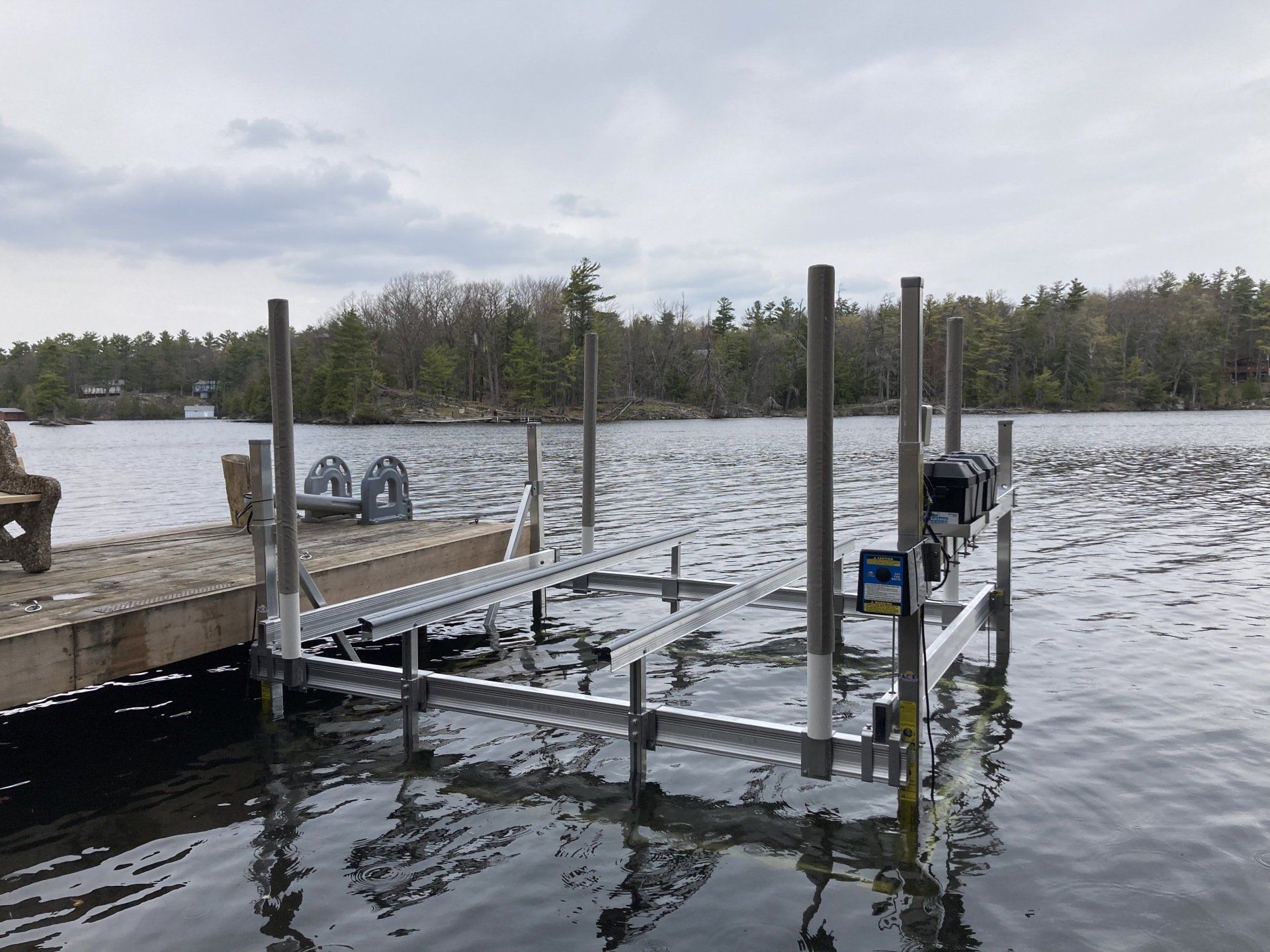 A boat lift is sitting in the middle of a lake.