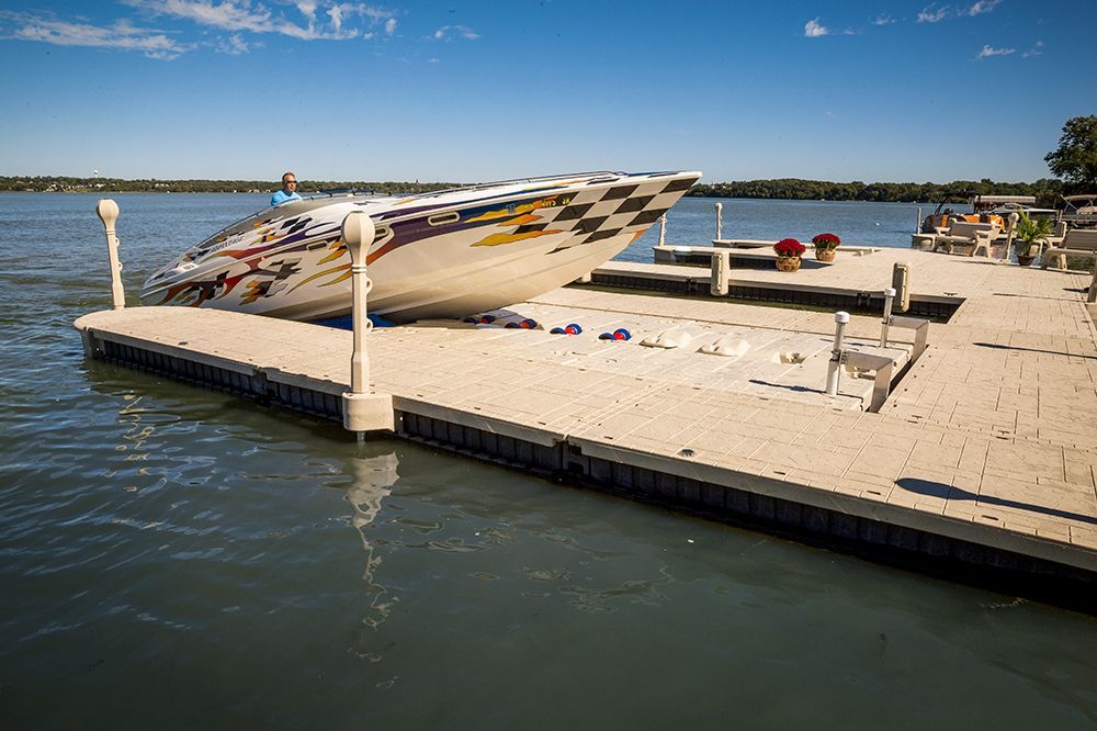 A boat is docked at a dock on a lake.