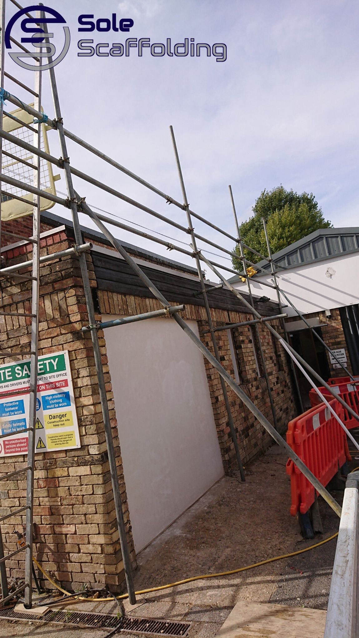 sole scaffolding -  guardrail scaffold for flat roof  work in Cambridge