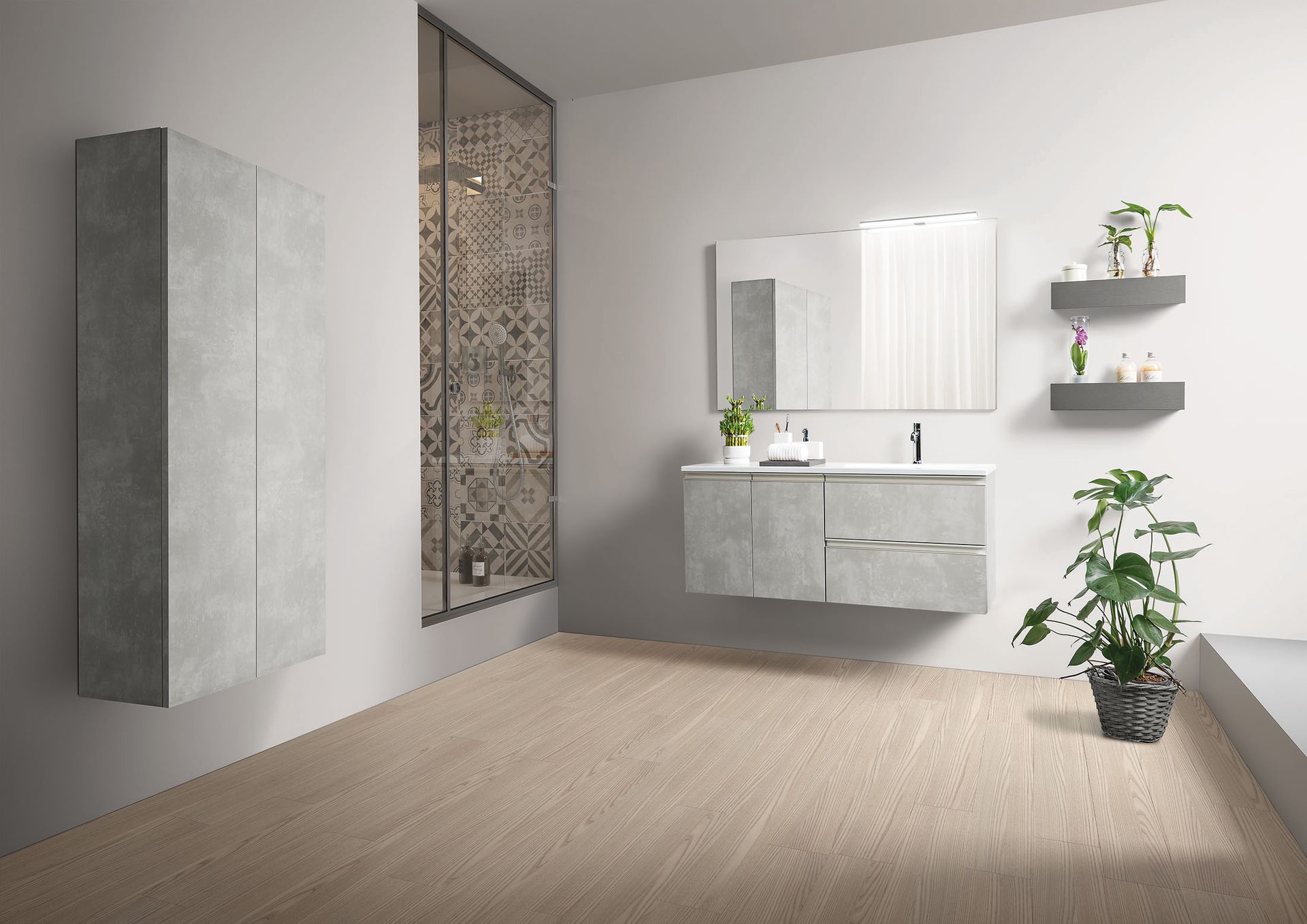 Een badkamer met een wastafel, spiegel, kasten en een potplant.