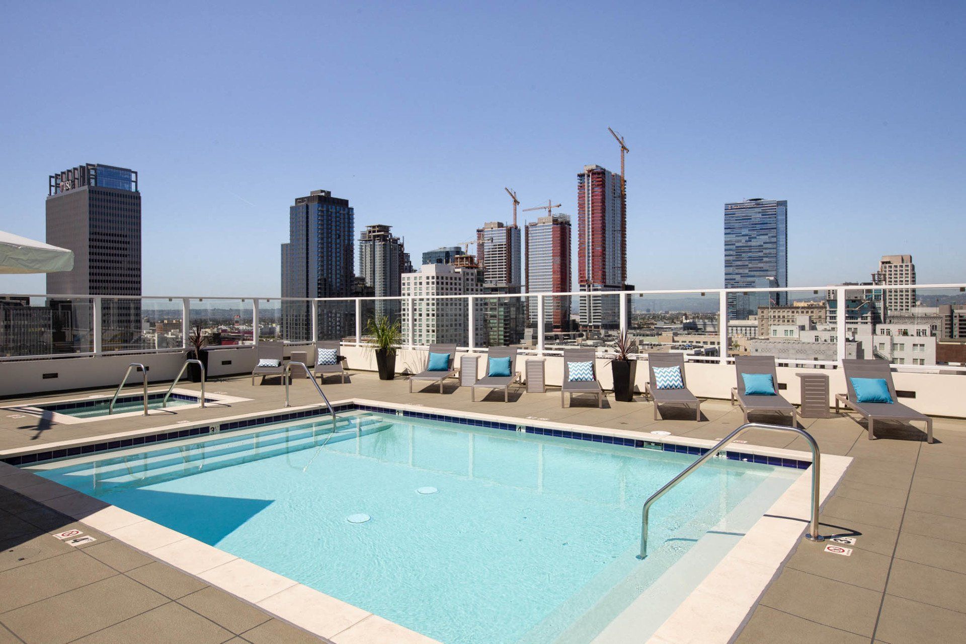 Property Rooftop Pool | 939 Broadway Loft