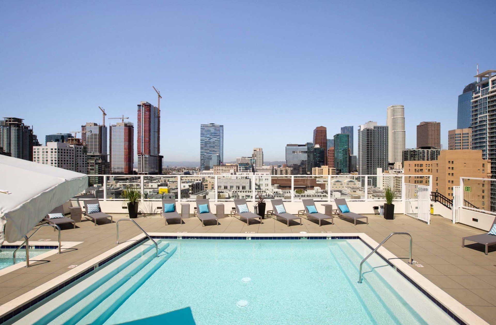 Property Rooftop Pool | 939 Broadway Loft