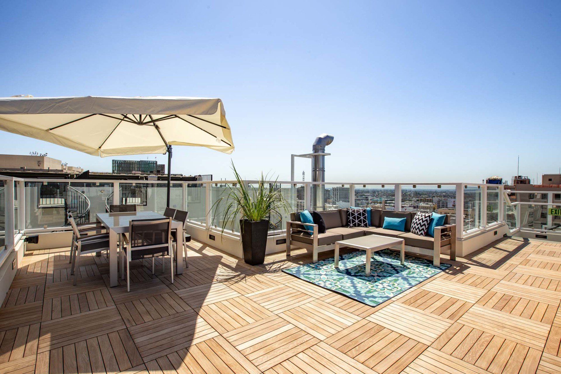 Property Rooftop Lounging Area | 939 Broadway Loft