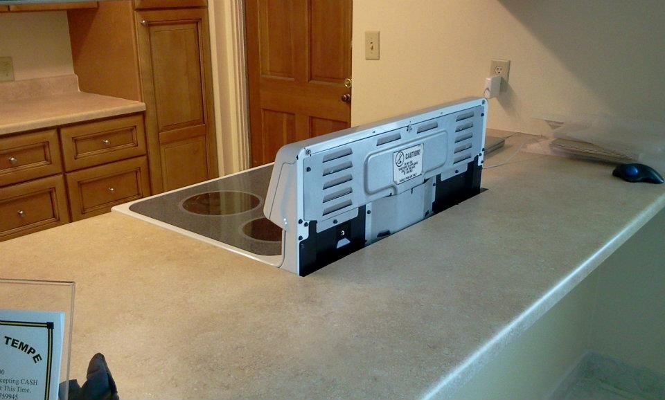 A kitchen counter with a sign that says ' tommy ' on it