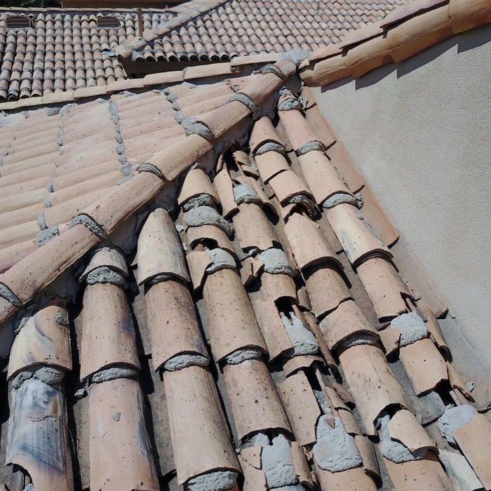 A roof with a lot of tiles on it