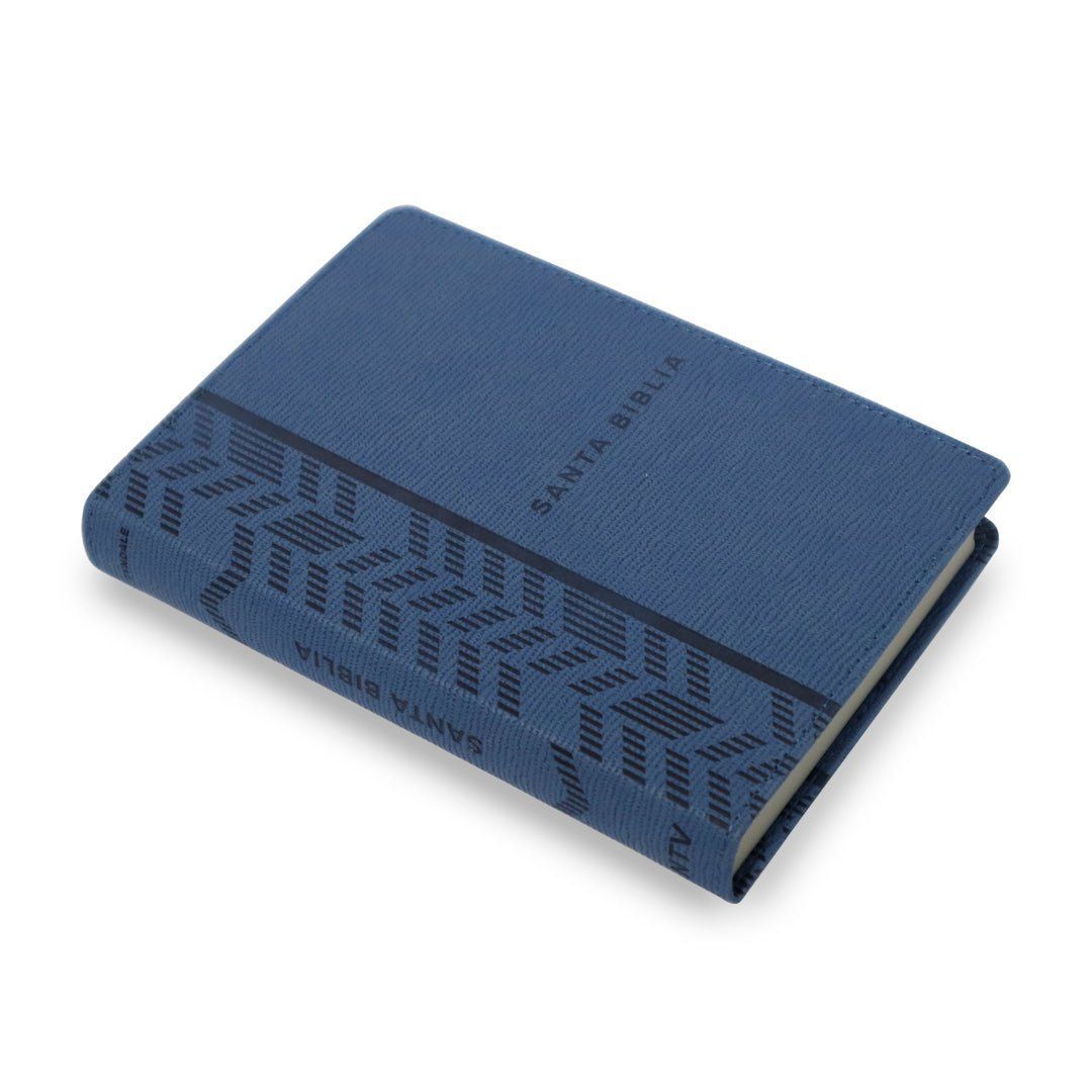 Biblia azul con lomo estampado, título "SANTA BIBLIA".