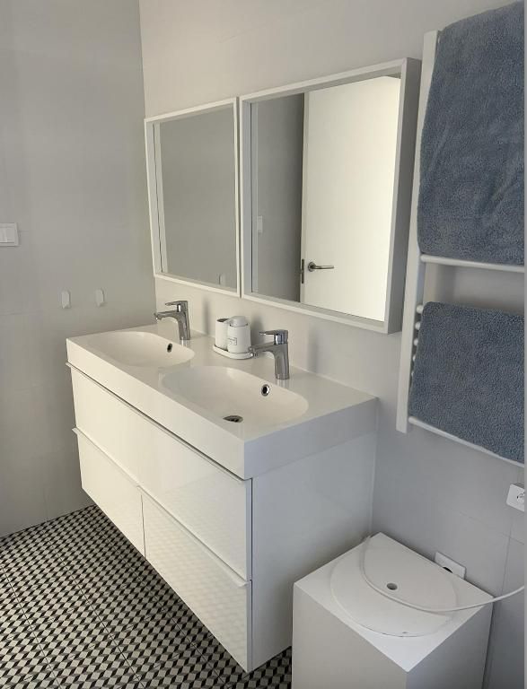 A bathroom with two sinks and two mirrors