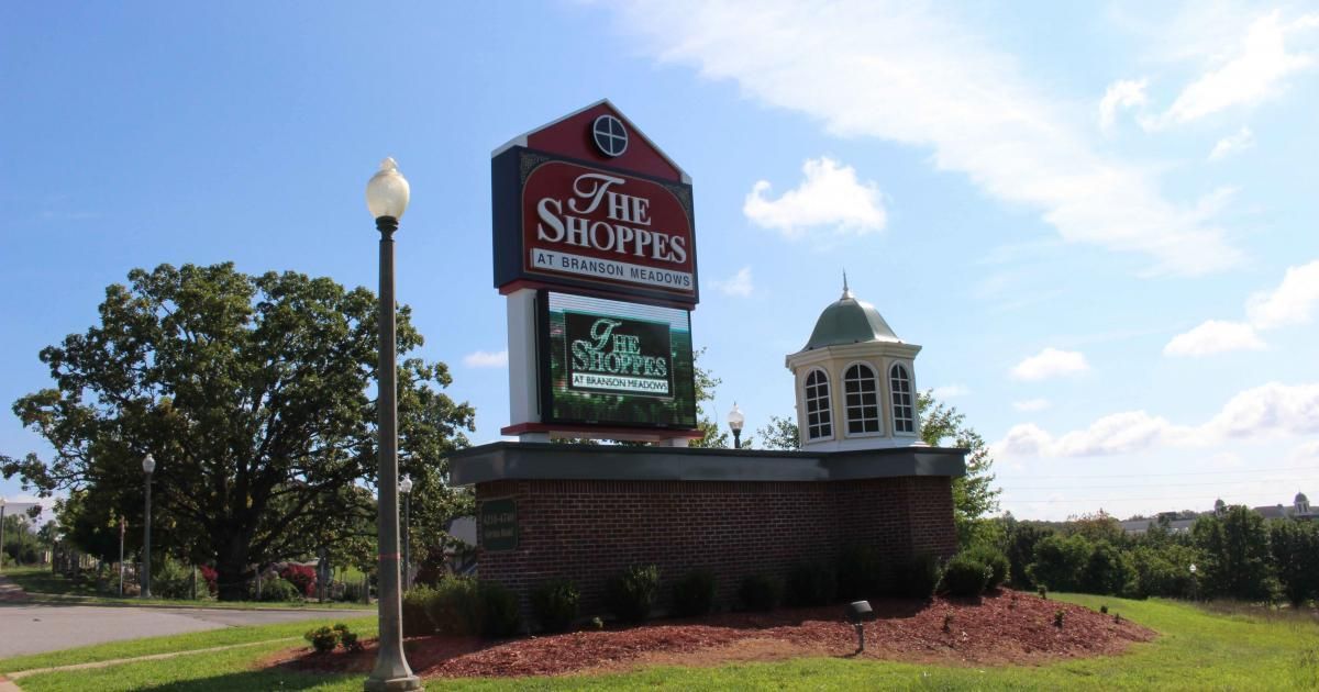 A large sign that says the six pips on it