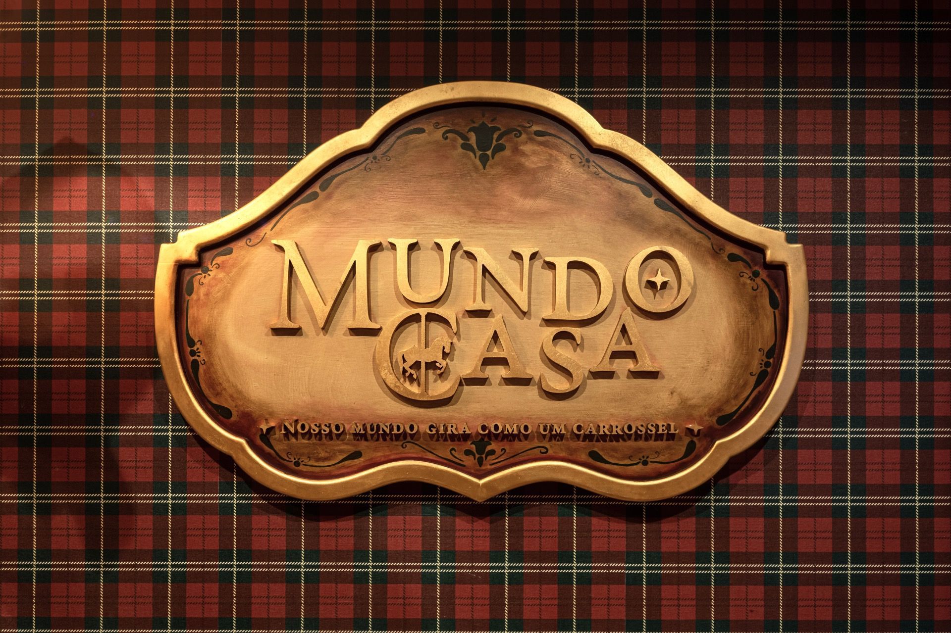 Logotipo dourado 