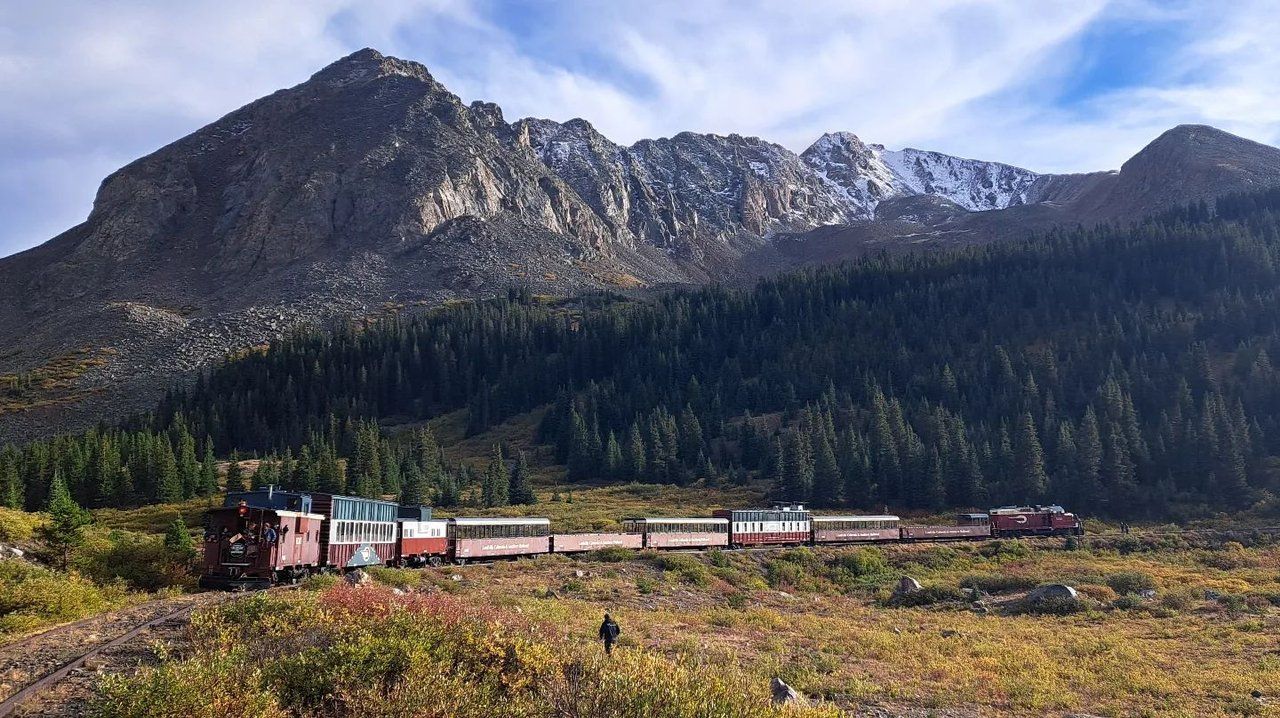 Leadville train in fall with mountains in the background