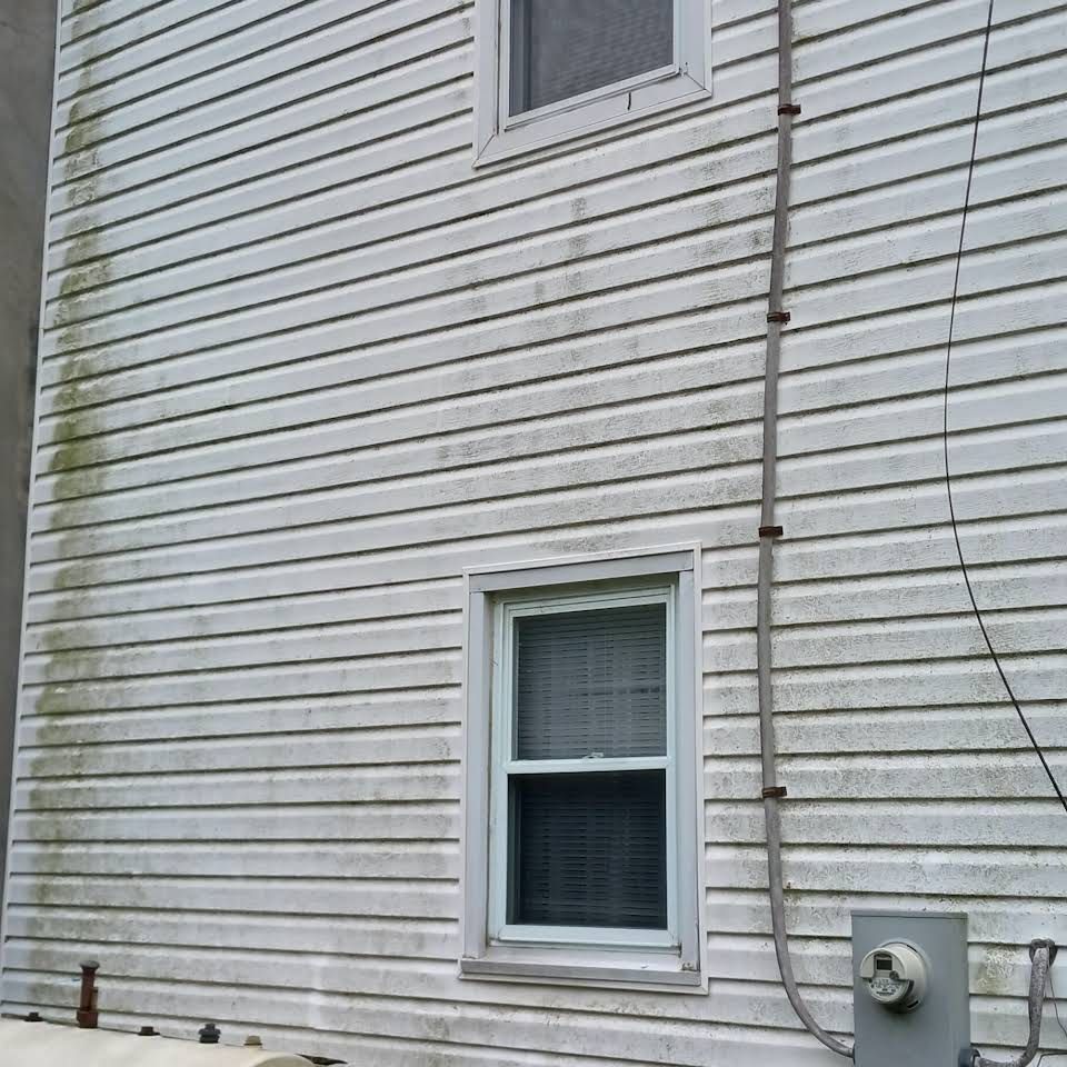 Before siding cleaning - Dundalk, MD - KOPLEX Pressure and Soft