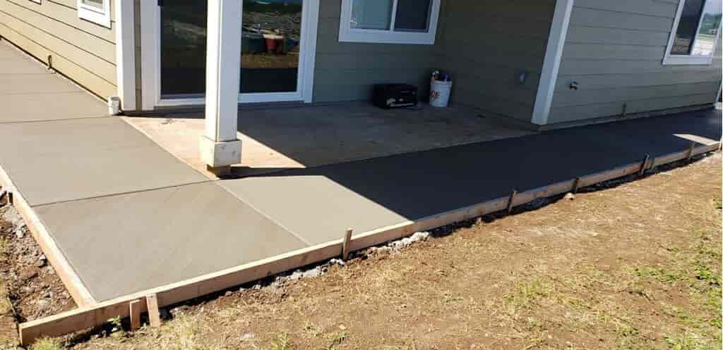 top concrete companies in Hawaii completing a new walkway
